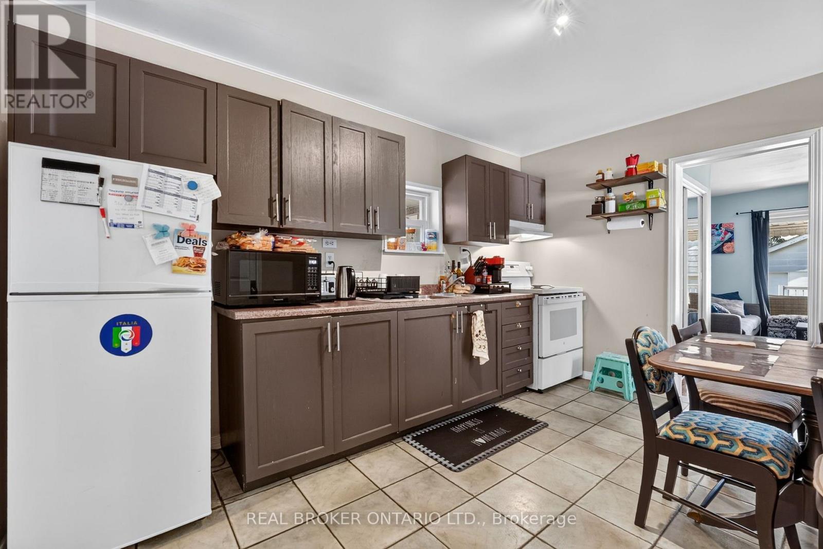 238 Chambers Avenue, Toronto, Ontario  M6M 3L5 - Photo 18 - W13759148