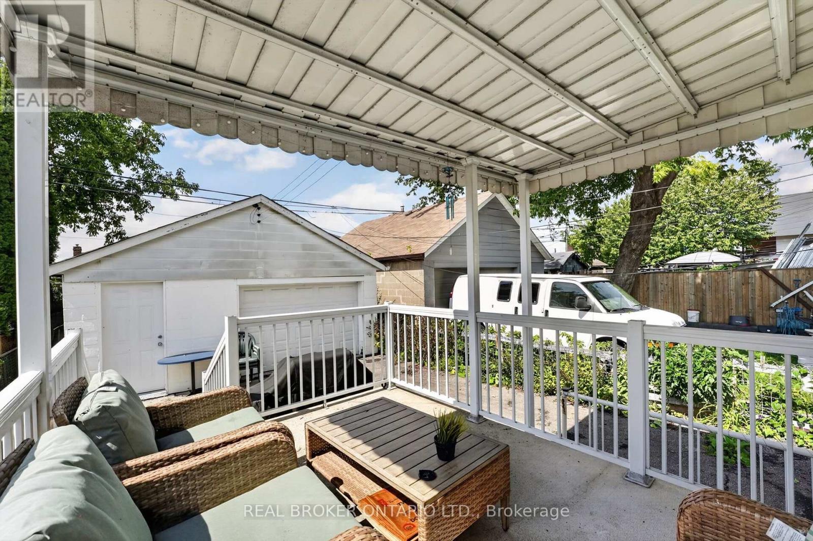 238 Chambers Avenue, Toronto, Ontario  M6M 3L5 - Photo 5 - W13759148