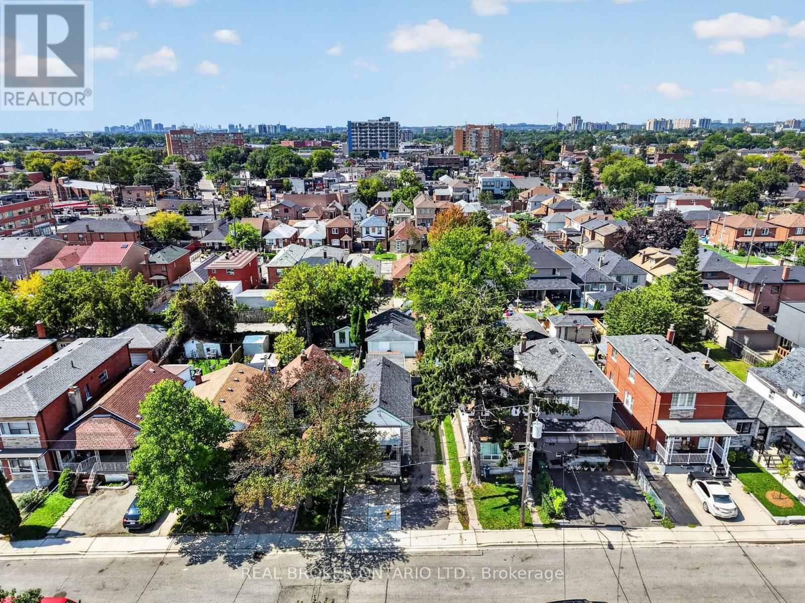 238 Chambers Avenue, Toronto, Ontario  M6M 3L5 - Photo 7 - W13759148