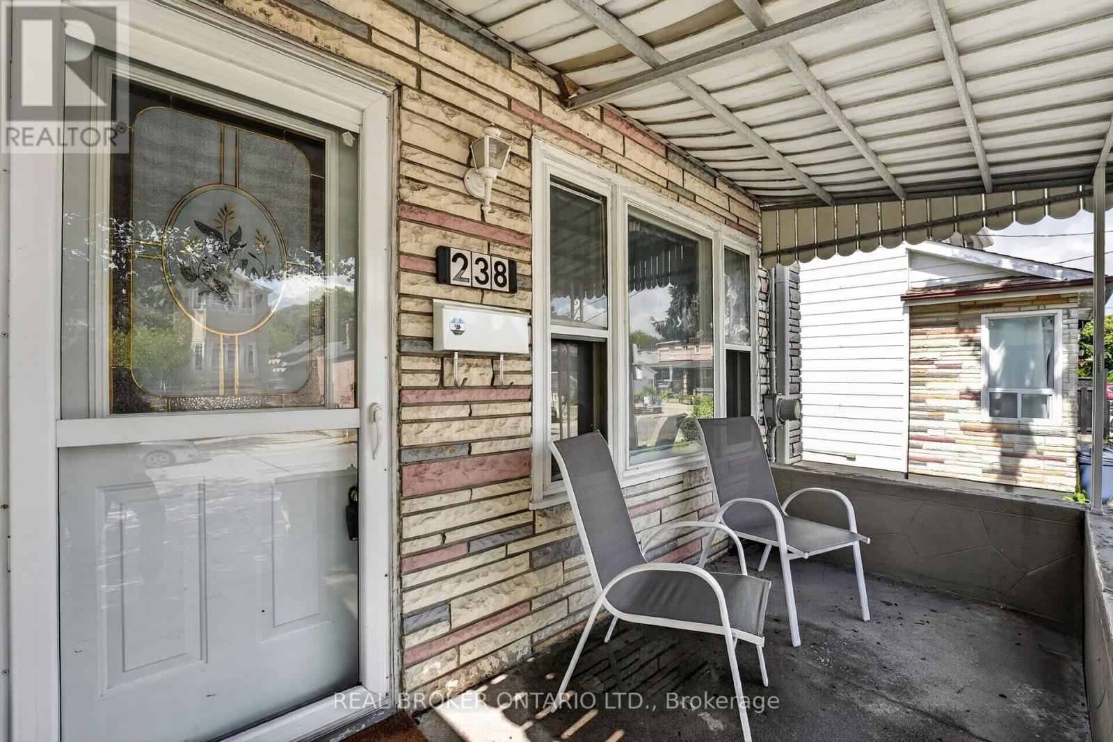 238 Chambers Avenue, Toronto, Ontario  M6M 3L5 - Photo 9 - W13759148