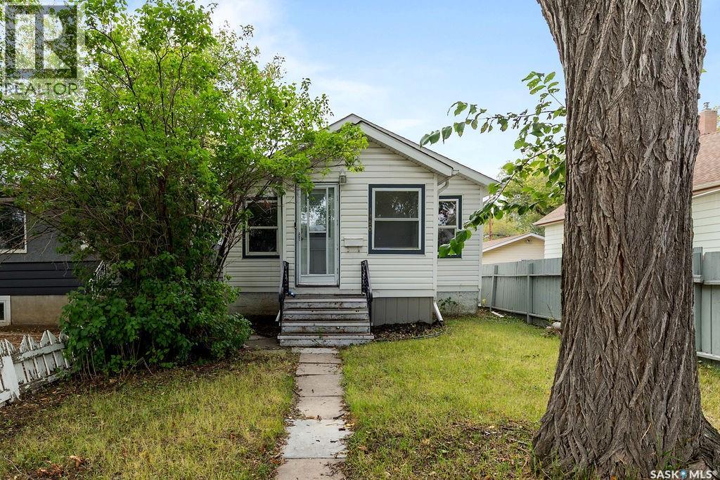 1450 Royal Street, Regina, Saskatchewan  S4T 5A3 - Photo 1 - SK047773