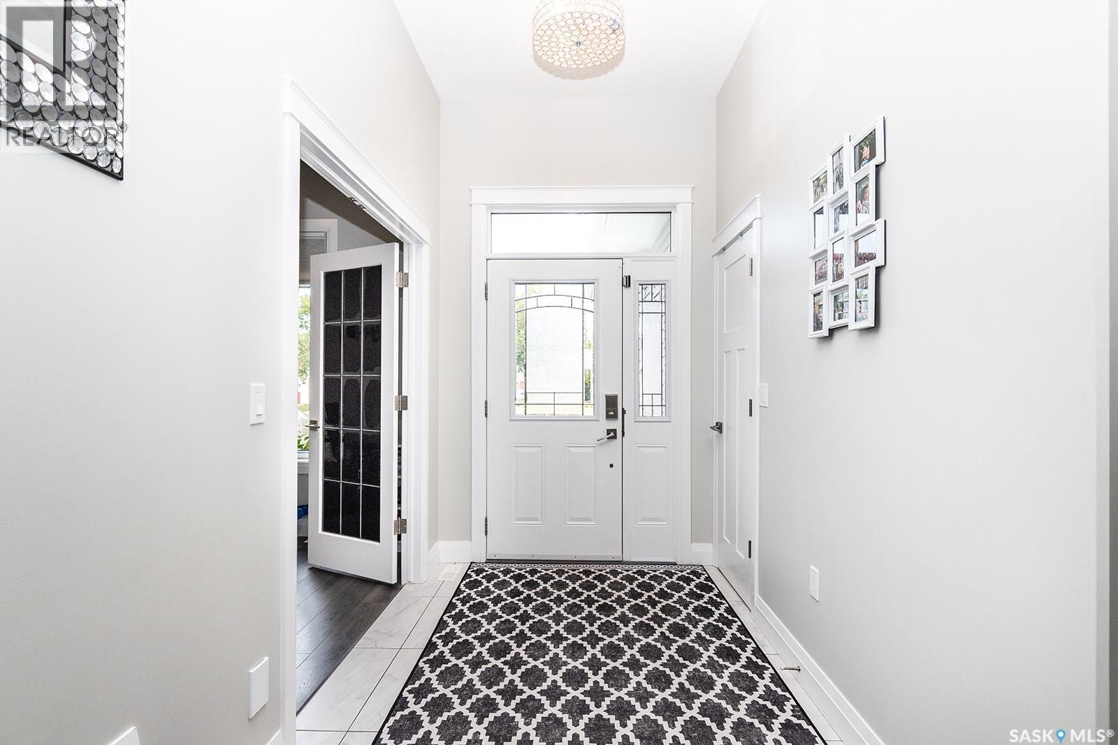 355 Coppermine Crescent, Saskatoon, Saskatchewan  S7K 4L5 - Photo 2 - SK047749