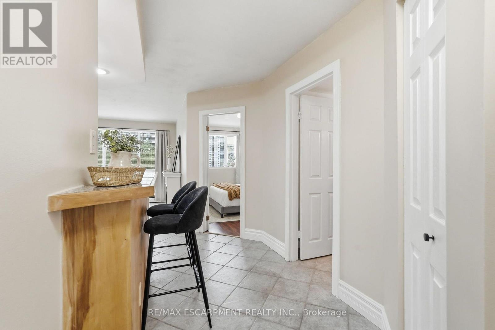 Ph 802 - 101 Queen Street S, Hamilton, Ontario  L8P 3R9 - Photo 2 - X13759006