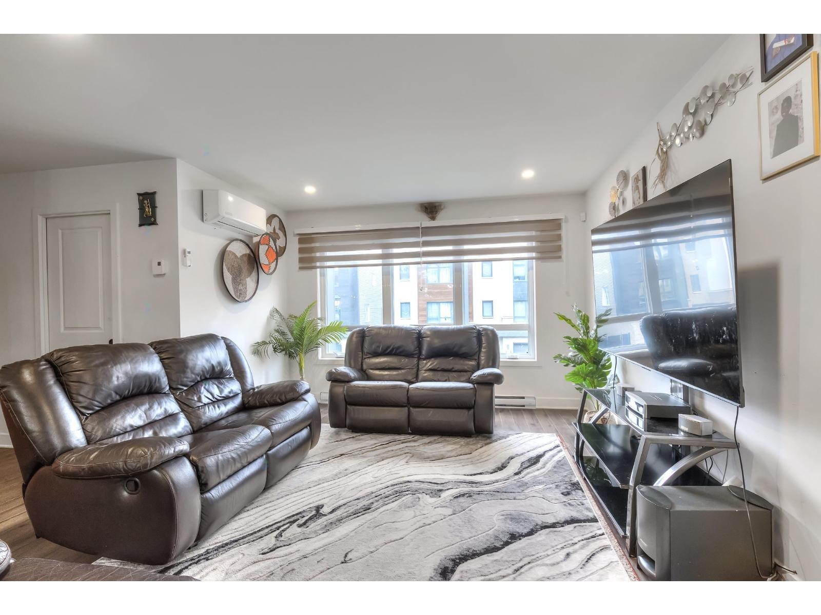129 Rue Stephen-Hawking Châteauguay Quebec Canada J6K0K2 4