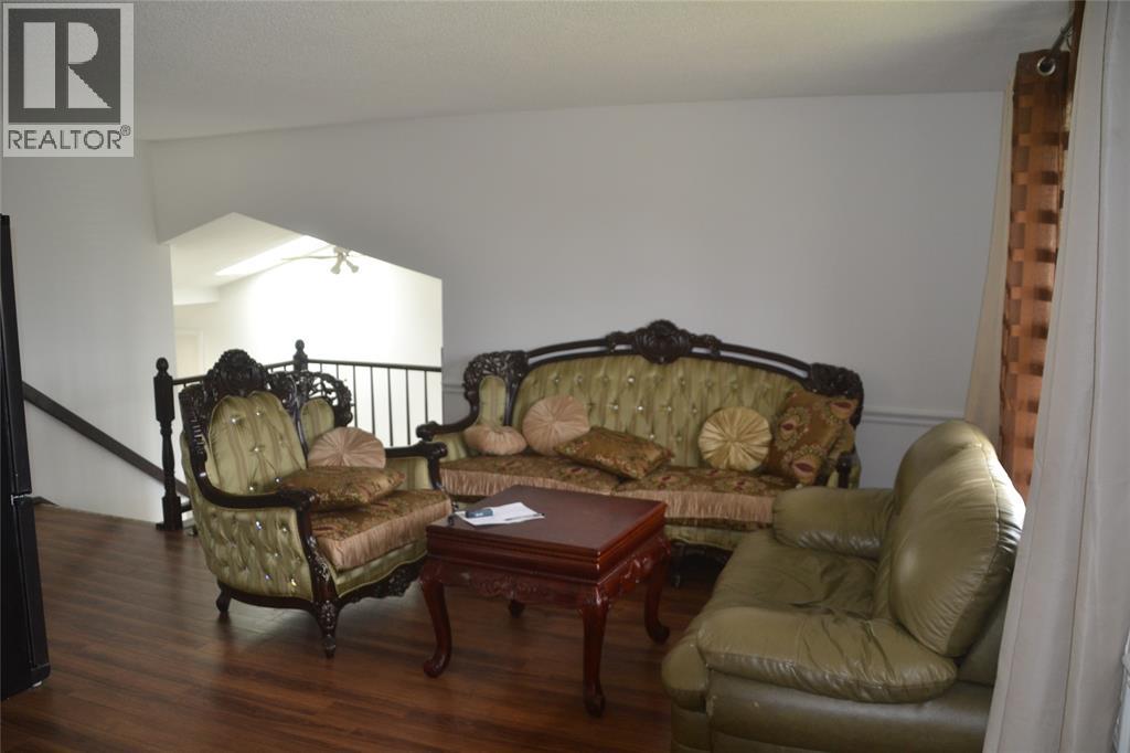1012 PLYMOUTH STREET Sarnia Ontario Canada N7S5Z5 4