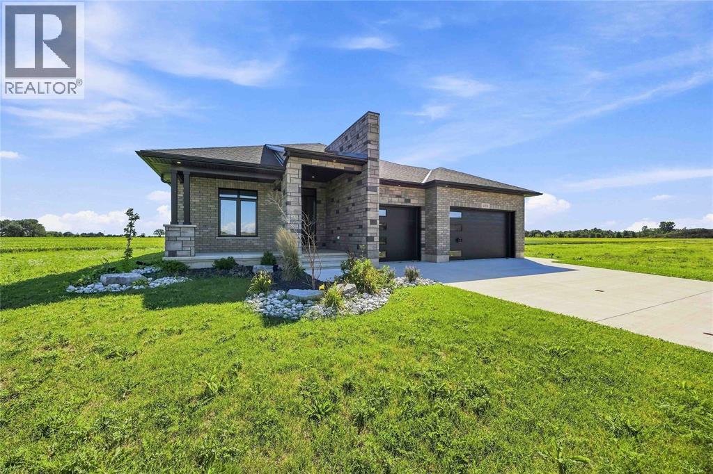 6936 Shoreside Drive, Plympton-Wyoming, Ontario  N0N 1E0 - Photo 3 - 26009123