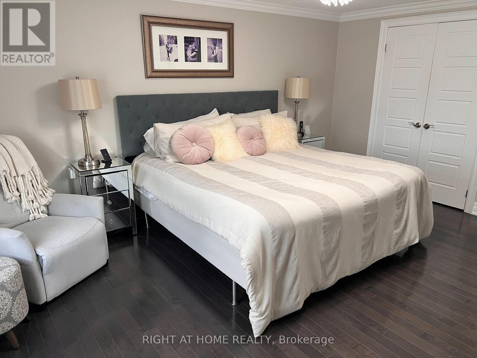 1916 Pagehurst Court, Mississauga, Ontario  L4X 1Y7 - Photo 20 - W13758462