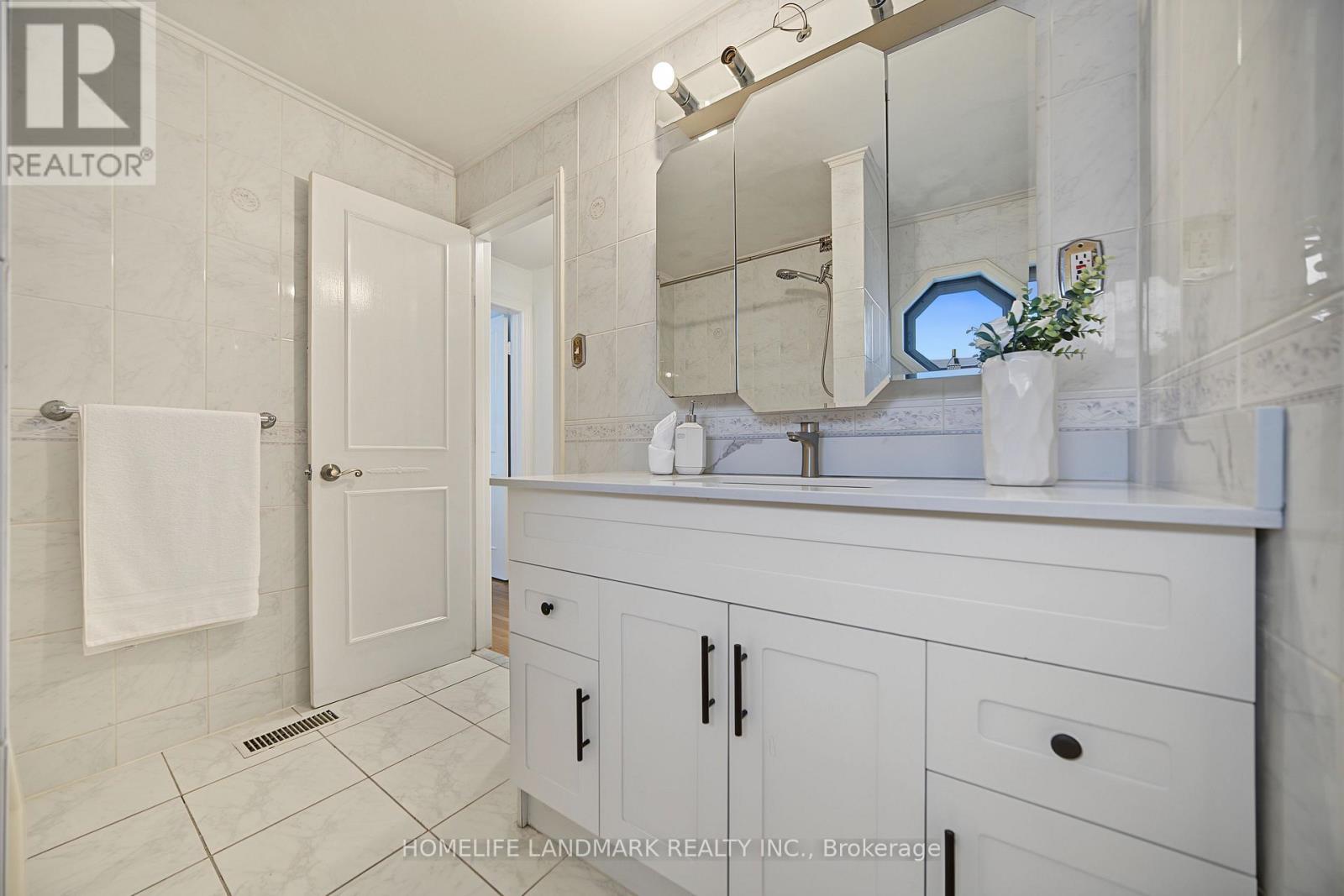 3314 Queen Frederica Drive, Mississauga, Ontario  L4Y 3B2 - Photo 19 - W13758994