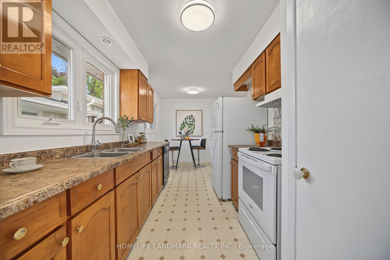 3314 Queen Frederica Drive, Mississauga, Ontario  L4Y 3B2 - Photo 8 - W13758994