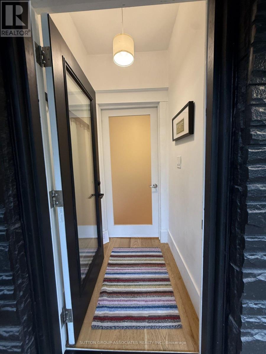 853 Manning Avenue, Toronto, Ontario  M6G 2X1 - Photo 3 - C13753750