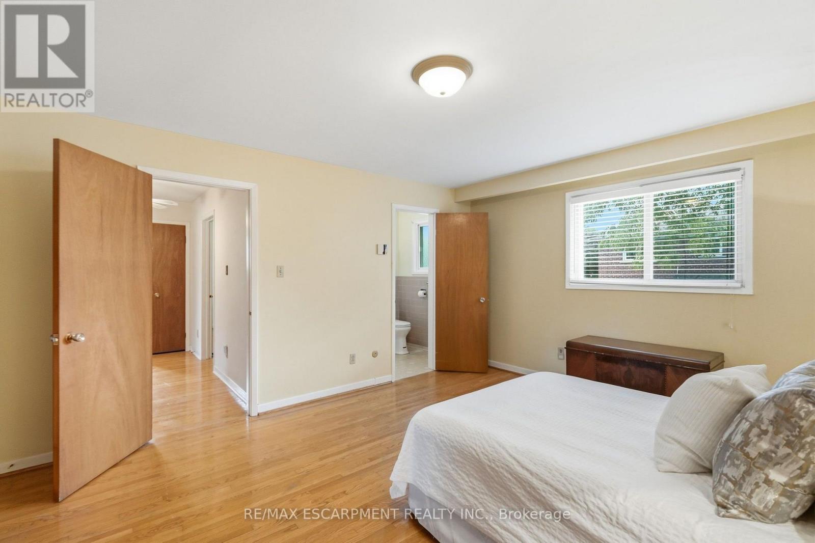 381 Clarksville Court, Mississauga, Ontario  L5A 1G7 - Photo 16 - W13754624