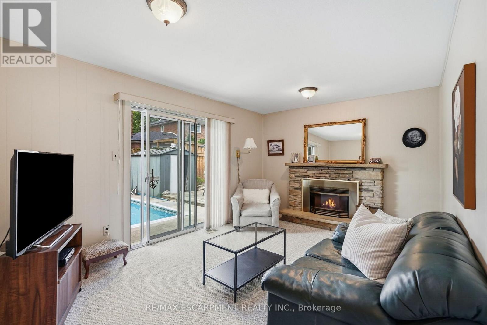 381 Clarksville Court, Mississauga, Ontario  L5A 1G7 - Photo 12 - W13754624