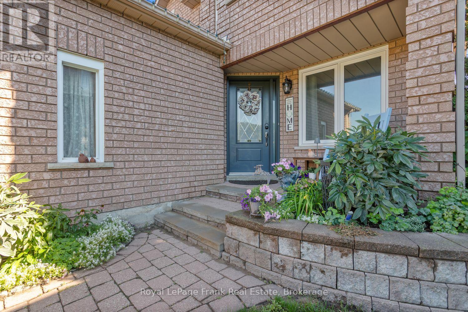 39 Mcivor Street, Whitby, Ontario  L1R 2L7 - Photo 2 - E13759274