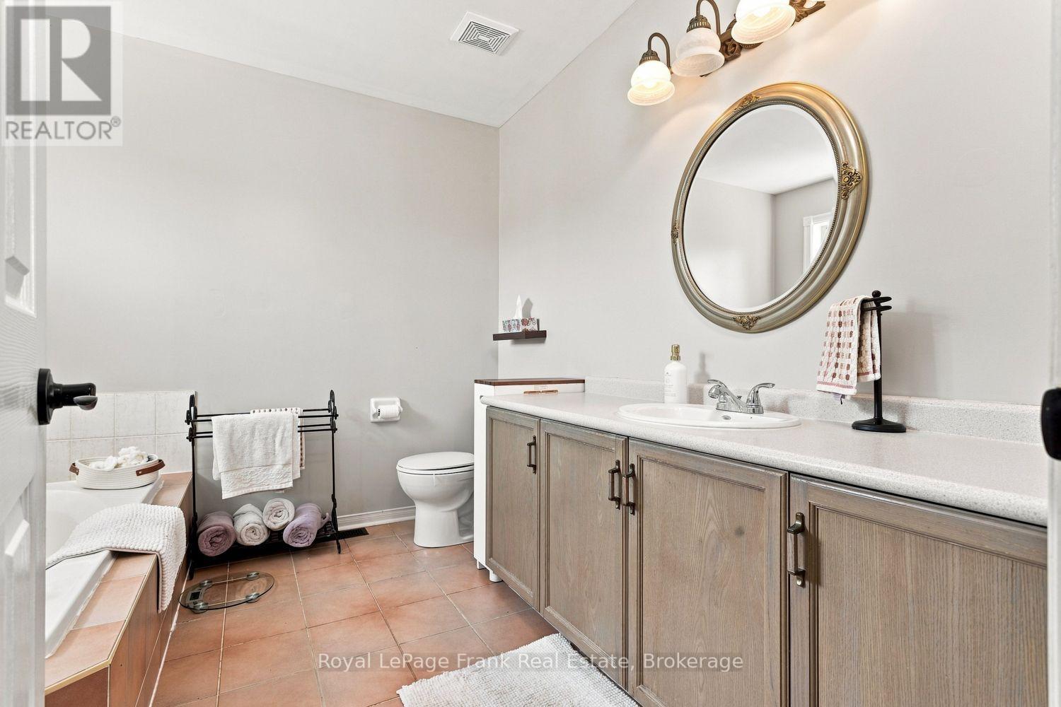 39 Mcivor Street, Whitby, Ontario  L1R 2L7 - Photo 24 - E13759274