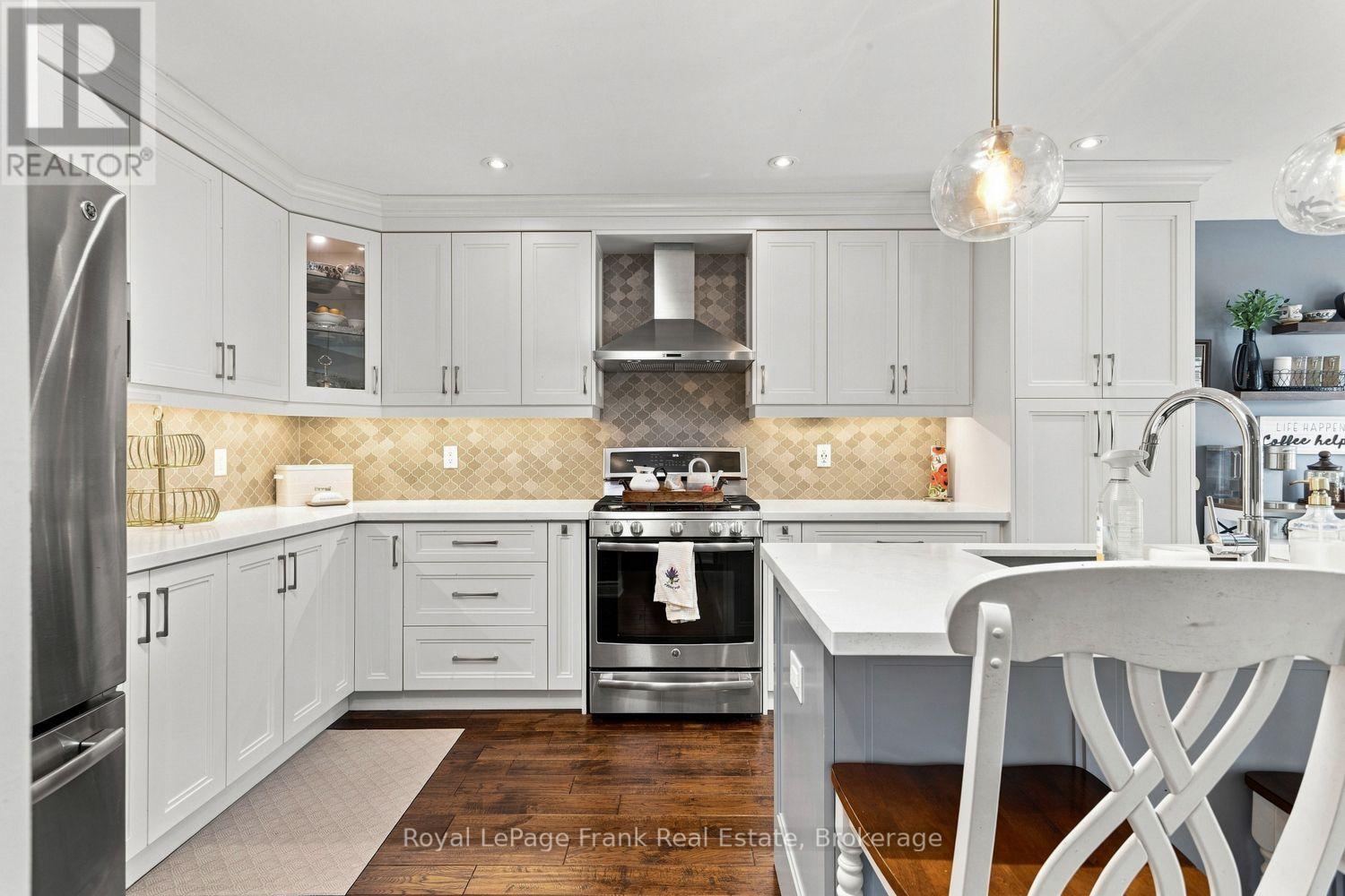 39 Mcivor Street, Whitby, Ontario  L1R 2L7 - Photo 6 - E13759274