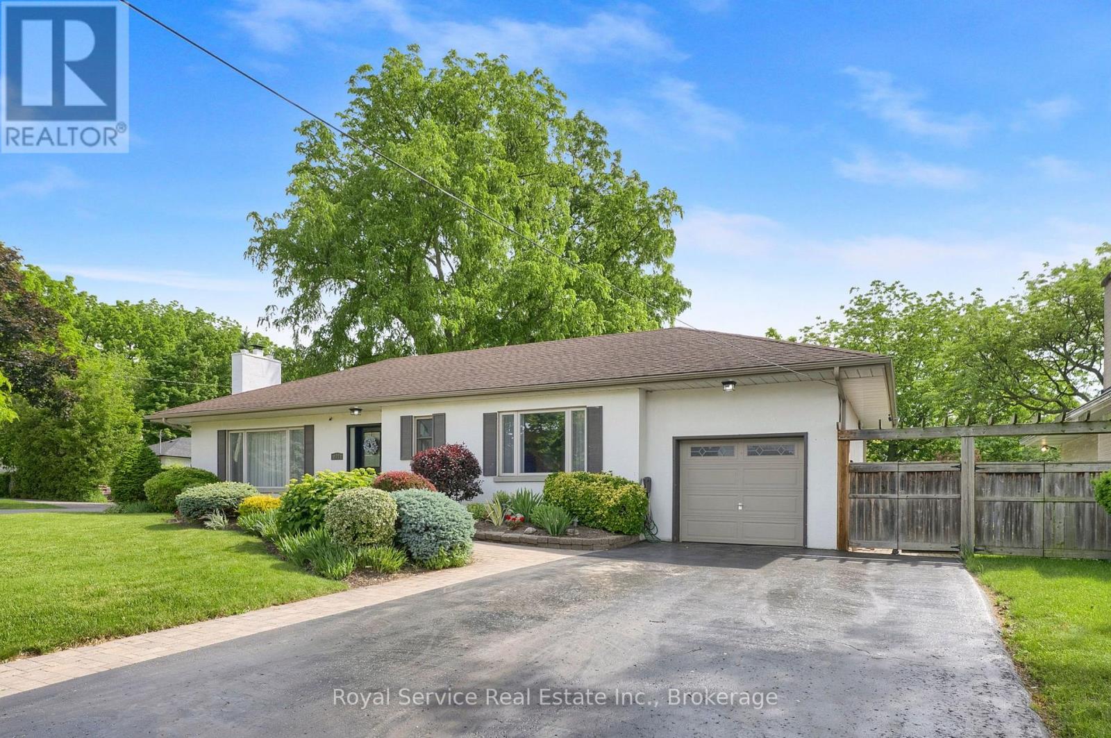 801 KING STREET, Whitby, Ontario