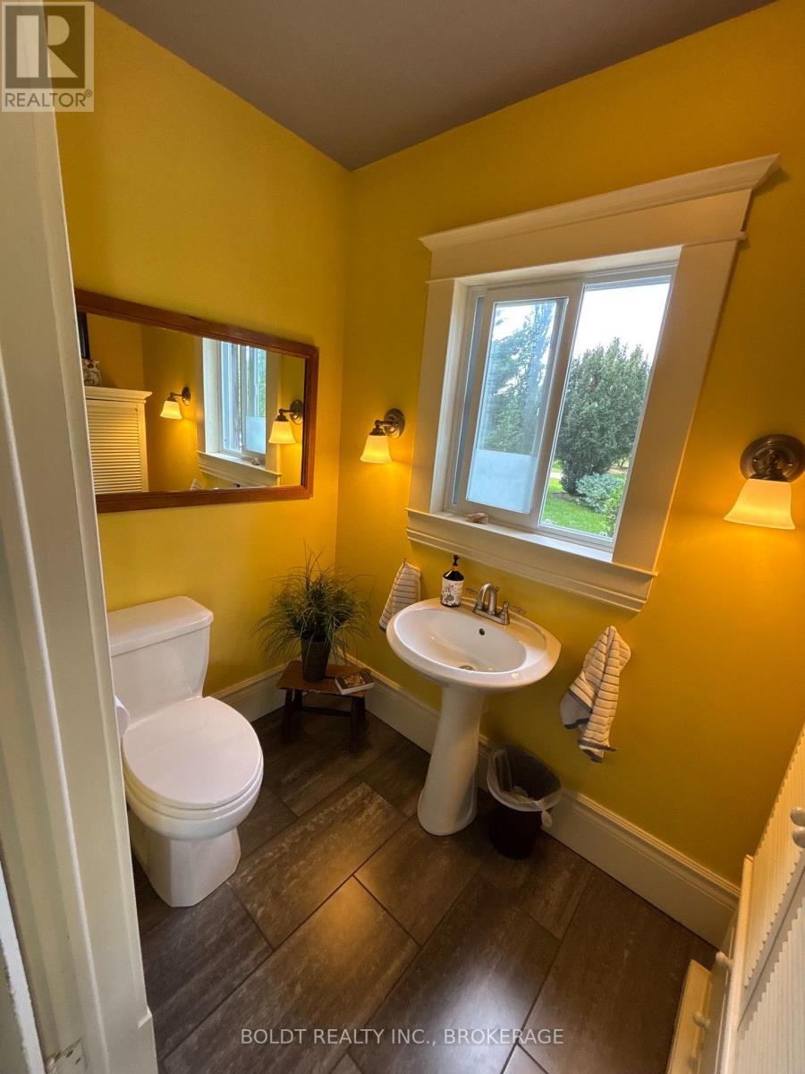 326 Lakeshore Road, Niagara-On-The-Lake, Ontario  L0S 1J0 - Photo 12 - X13759312