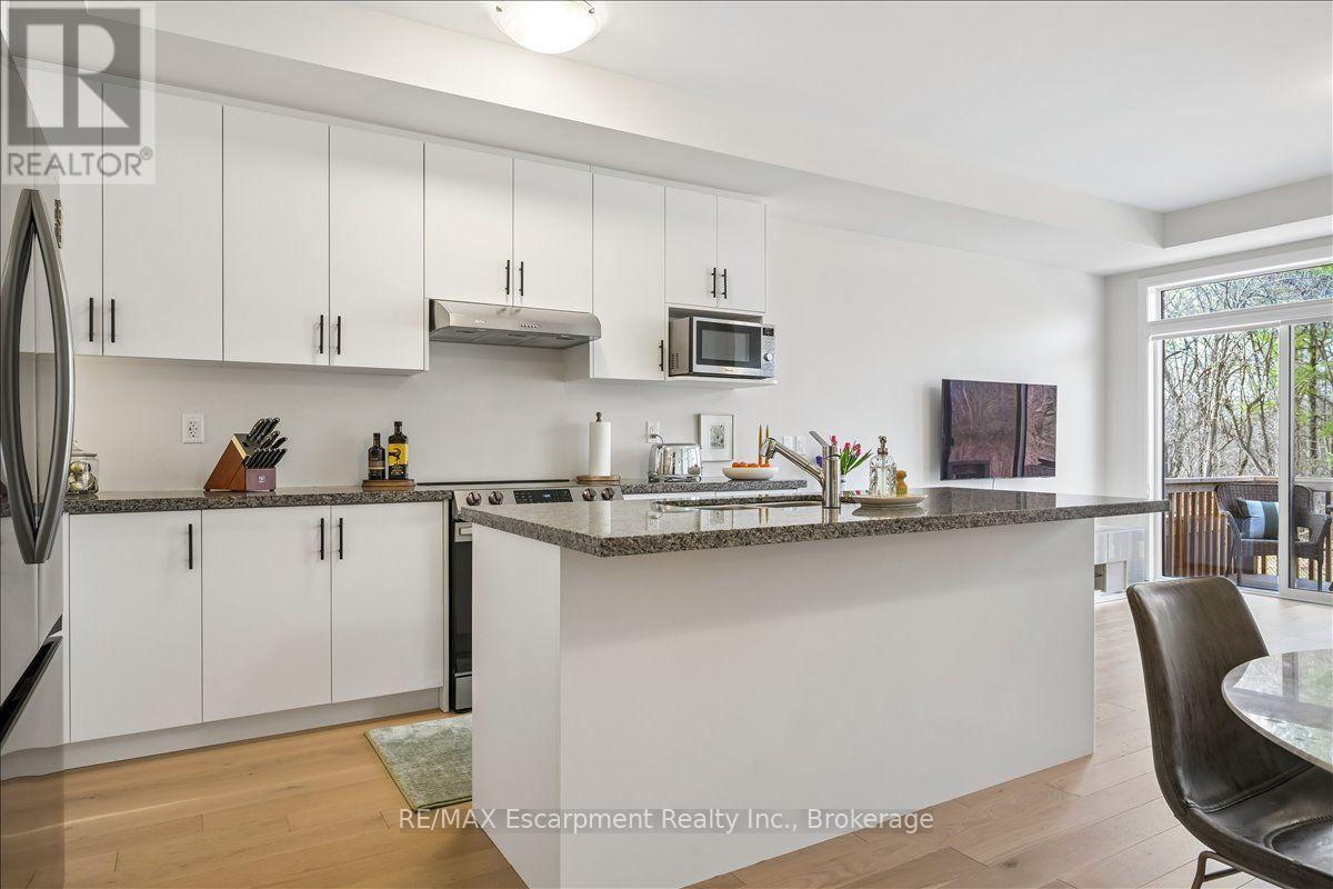 2092 Ellerston Common, Burlington, Ontario  L7P 0V6 - Photo 11 - W13759326