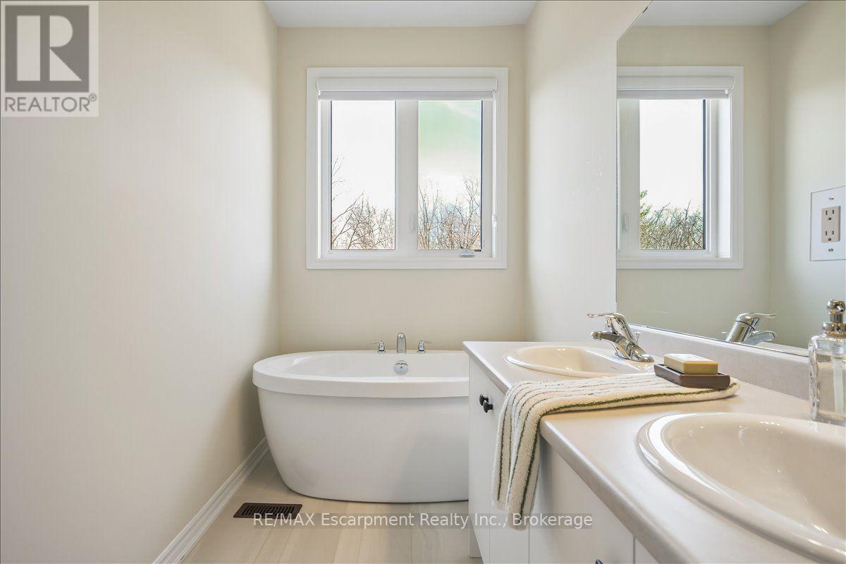 2092 Ellerston Common, Burlington, Ontario  L7P 0V6 - Photo 31 - W13759326