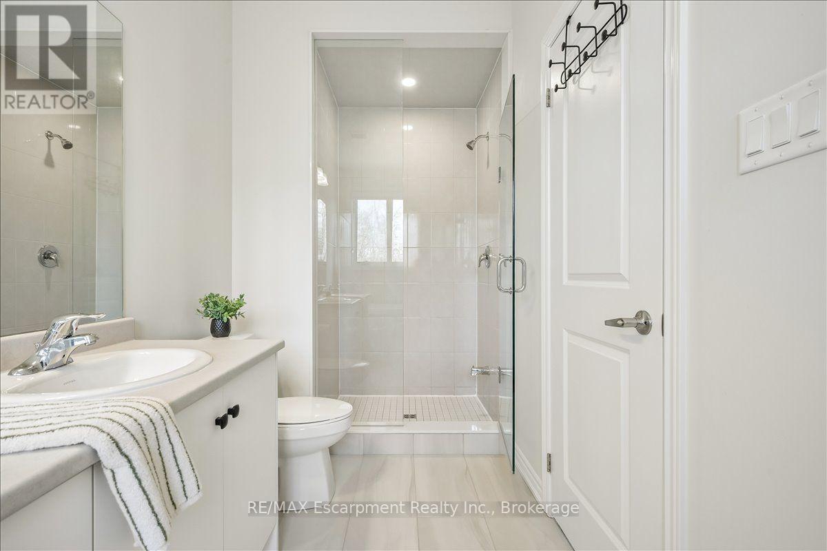 2092 Ellerston Common, Burlington, Ontario  L7P 0V6 - Photo 32 - W13759326