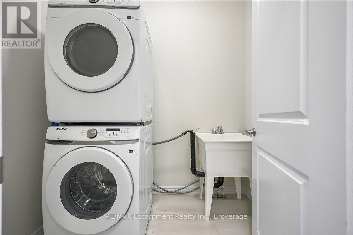 2092 Ellerston Common, Burlington, Ontario  L7P 0V6 - Photo 37 - W13759326