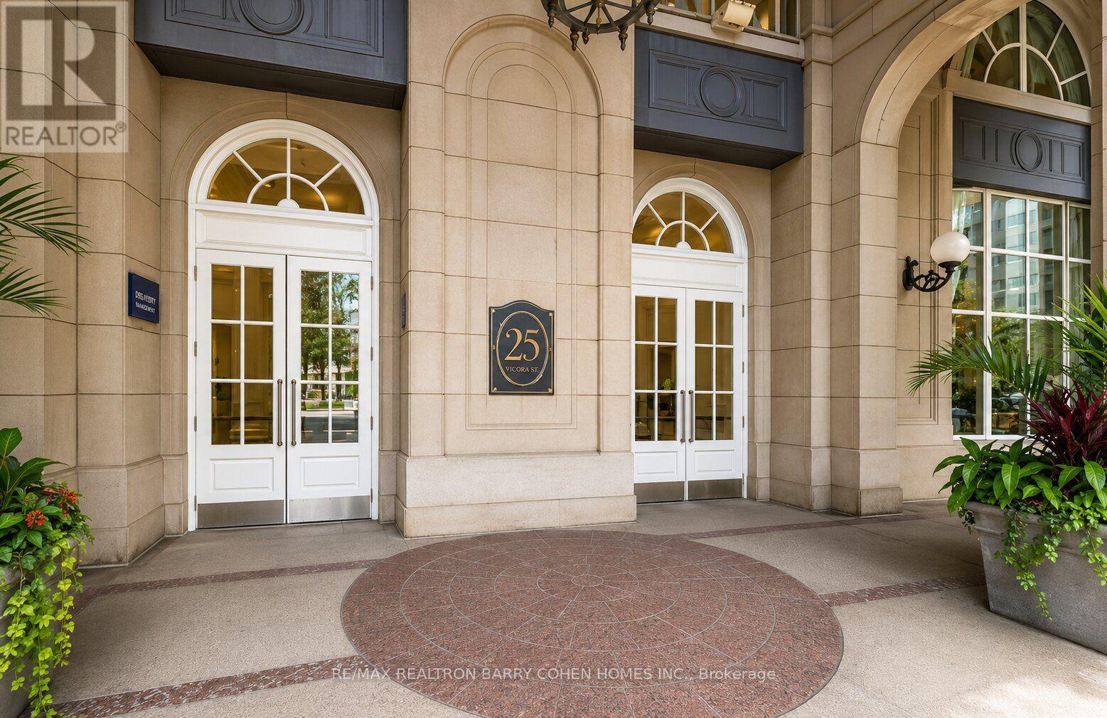 2719 - 25 The Esplanade, Toronto, Ontario  M5E 1W5 - Photo 2 - C13759352
