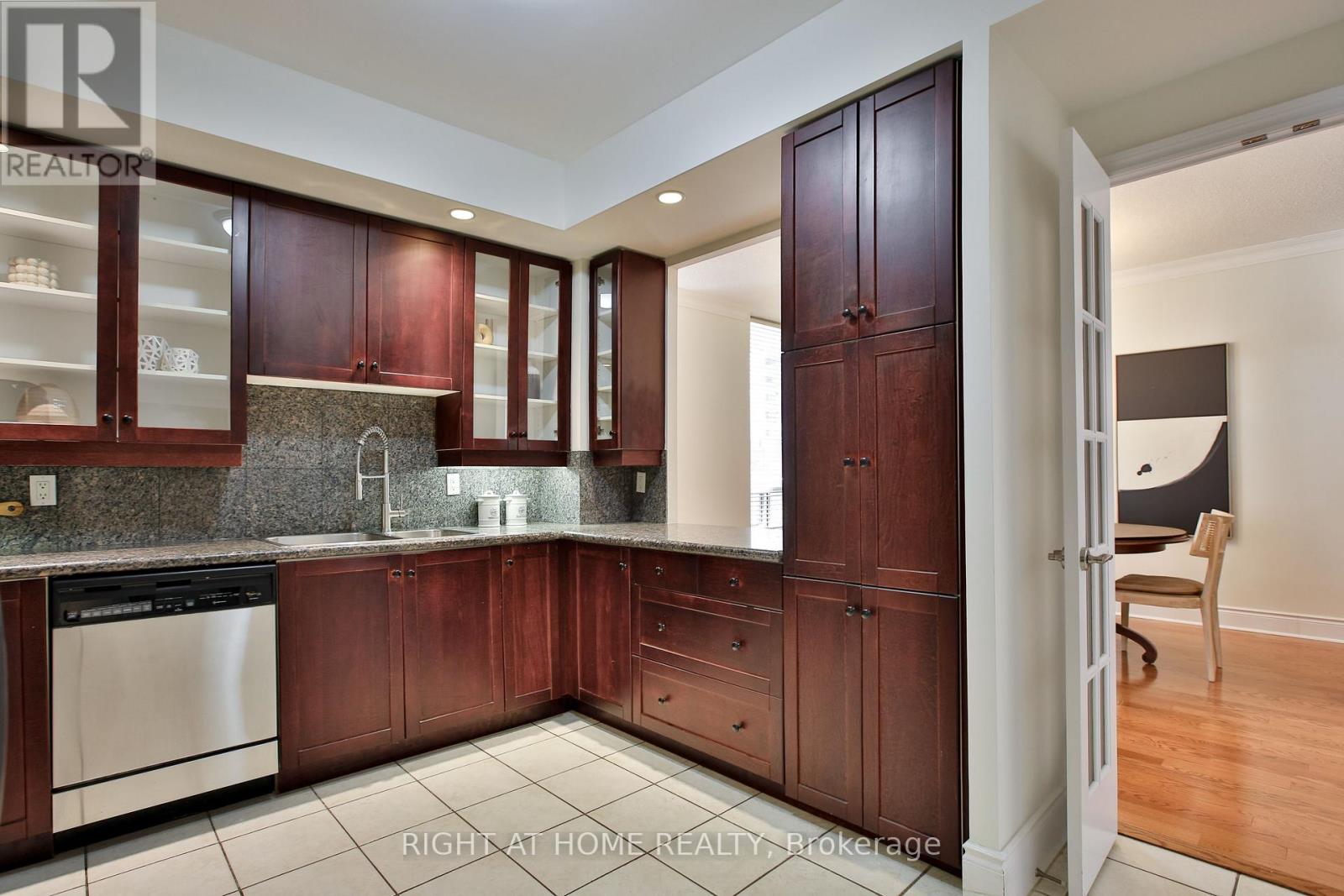 404 - 123 Eglinton Avenue E, Toronto, Ontario  M4P 1J2 - Photo 17 - C13759458