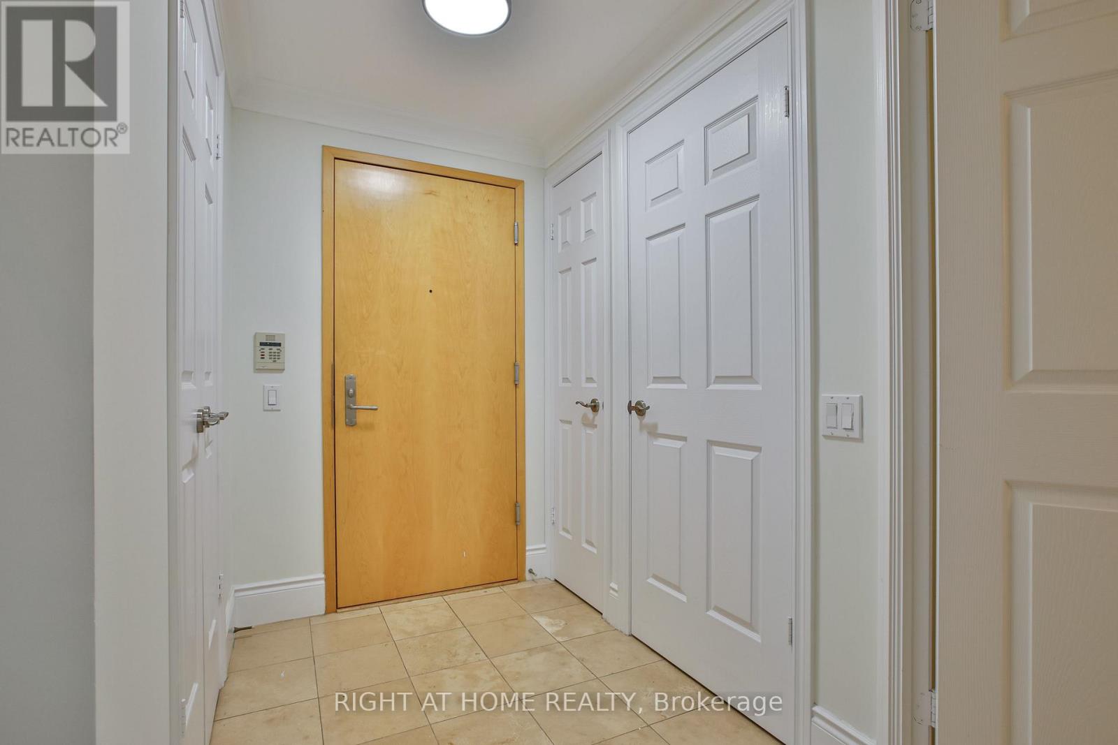 404 - 123 Eglinton Avenue E, Toronto, Ontario  M4P 1J2 - Photo 3 - C13759458