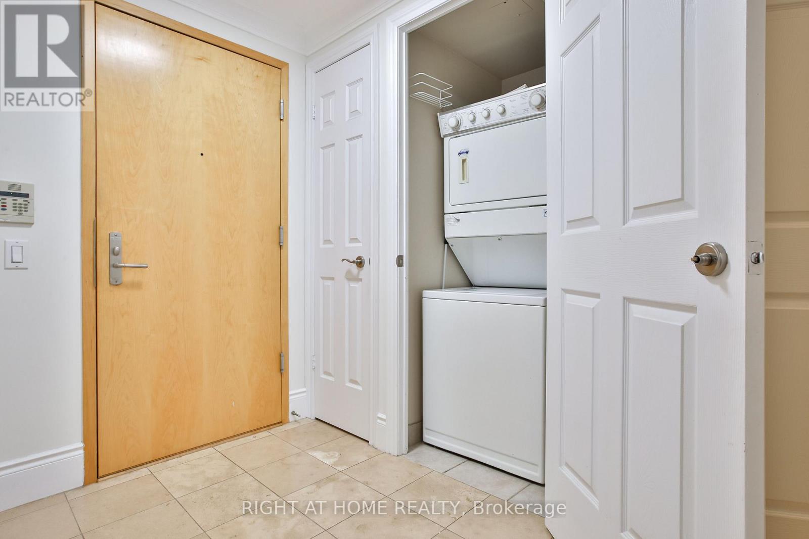 404 - 123 Eglinton Avenue E, Toronto, Ontario  M4P 1J2 - Photo 37 - C13759458