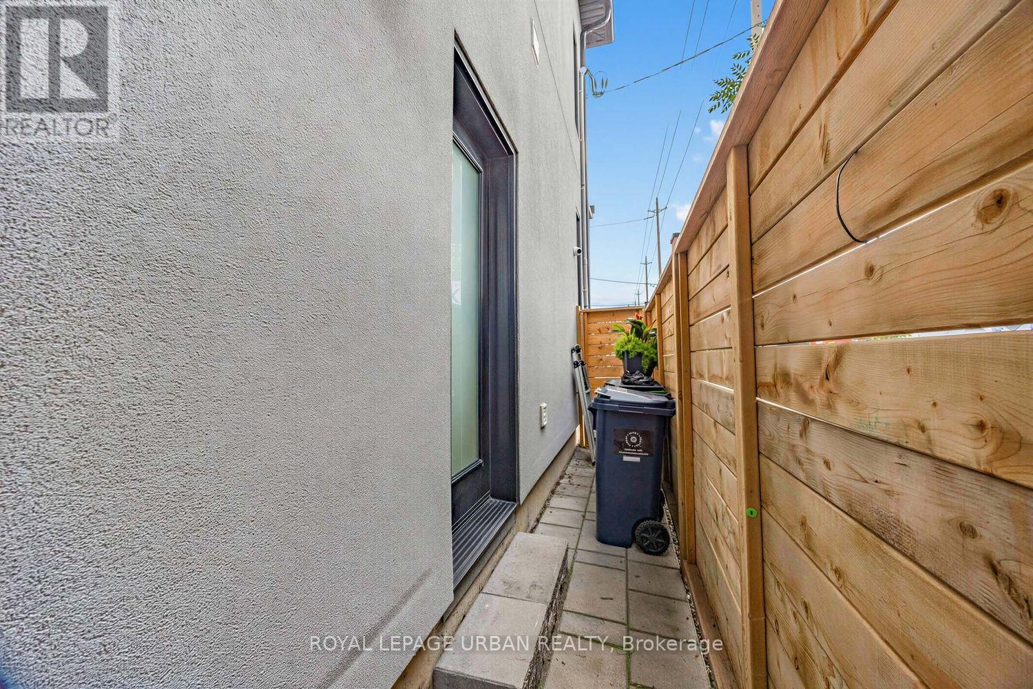287 Glebemount Avenue, Toronto, Ontario  M4C 3T9 - Photo 38 - E13759308