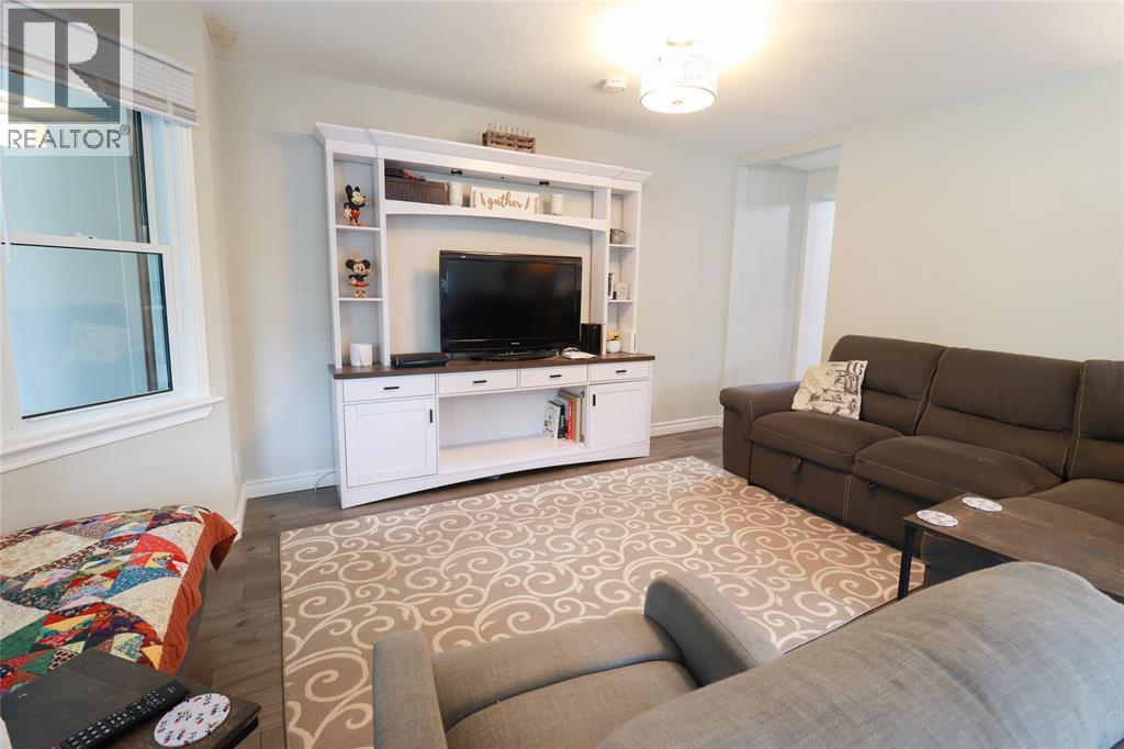438 LYNDOCH STREET St Clair Ontario Canada N0N1G0 3