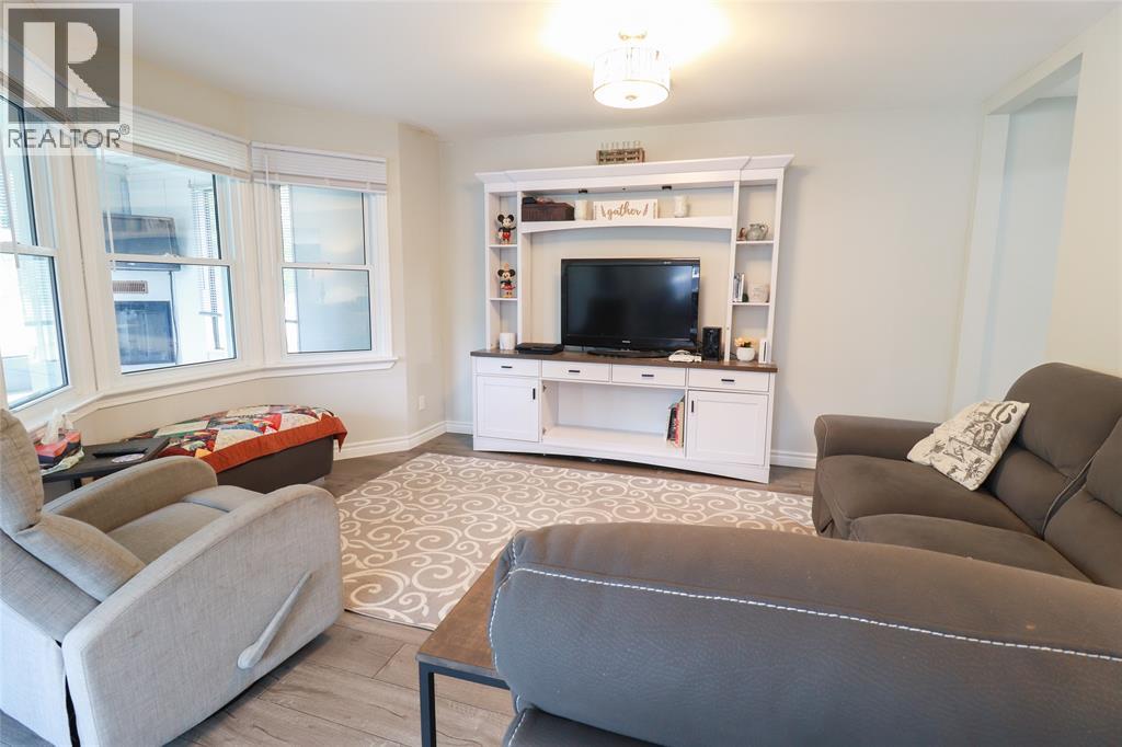 438 LYNDOCH STREET St Clair Ontario Canada N0N1G0 4