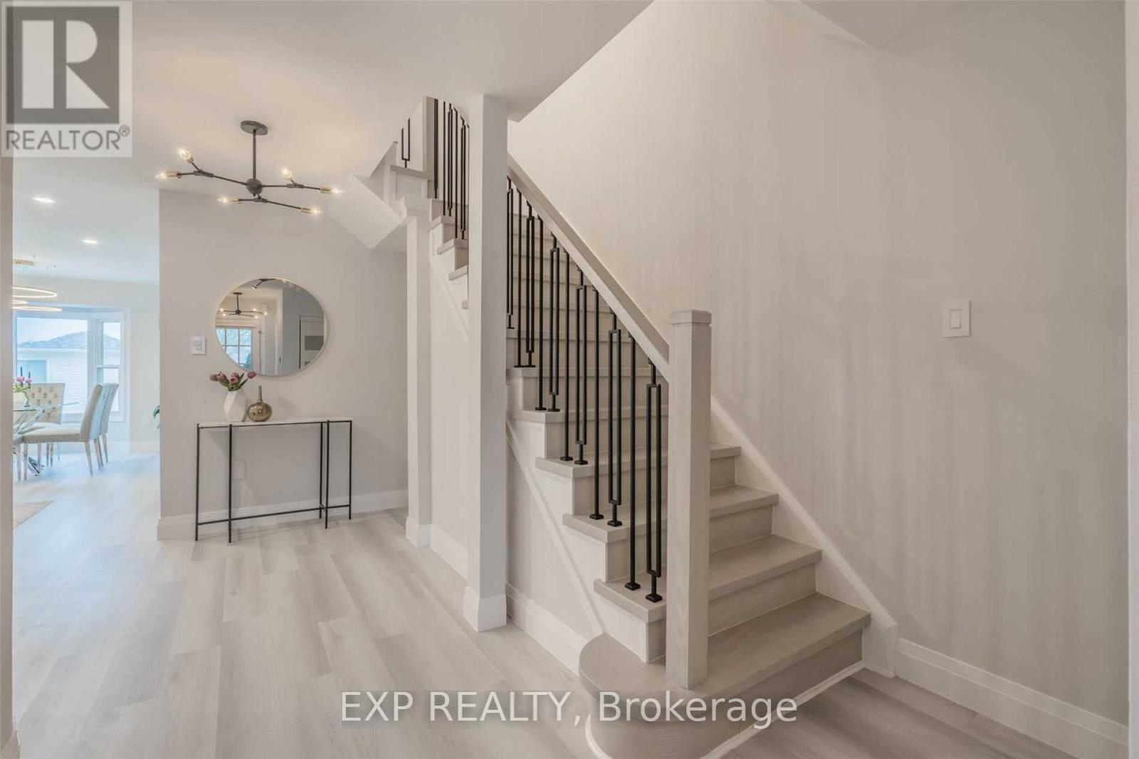 526 Tara Hill Circle, Aurora, Ontario  L4G 6H2 - Photo 2 - N13759470