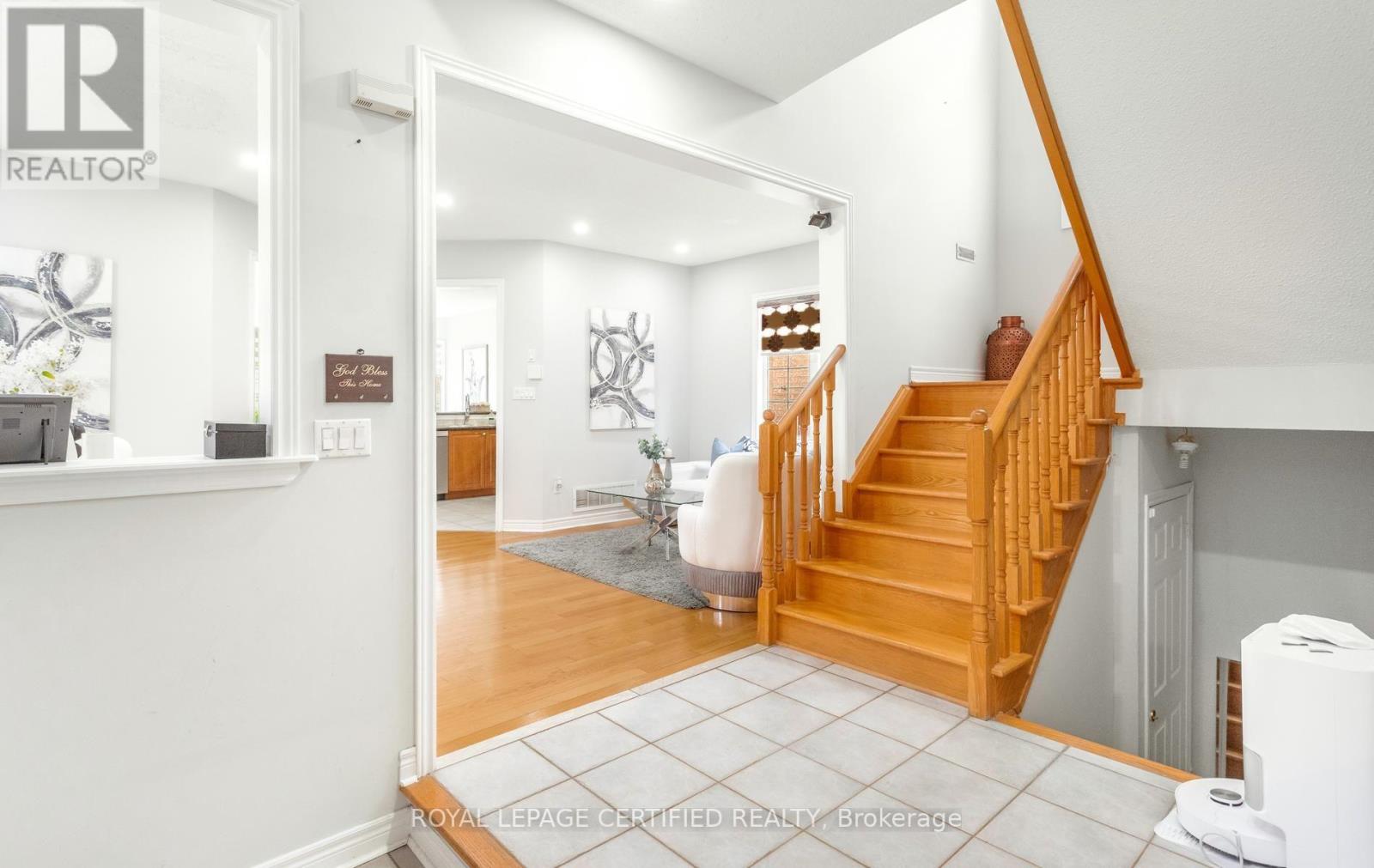 6582 Skipper Way, Mississauga, Ontario  L5W 1P8 - Photo 4 - W13731776
