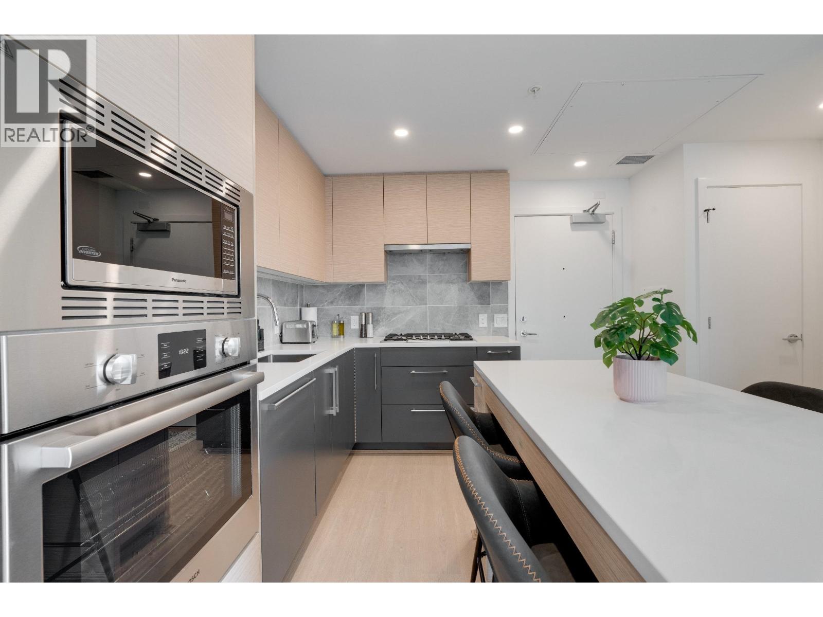 213 8888 OSLER STREET, vancouver, British Columbia