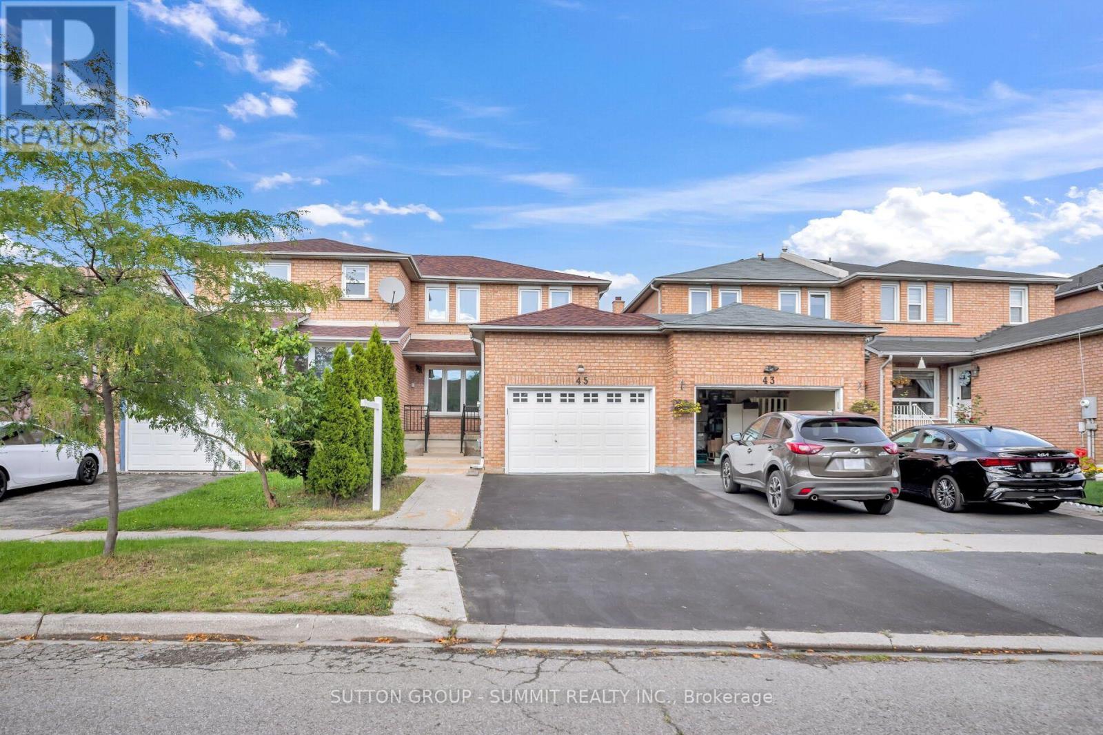 45 Cutters Crescent, Brampton, Ontario  L6Y 4M2 - Photo 2 - W13759434