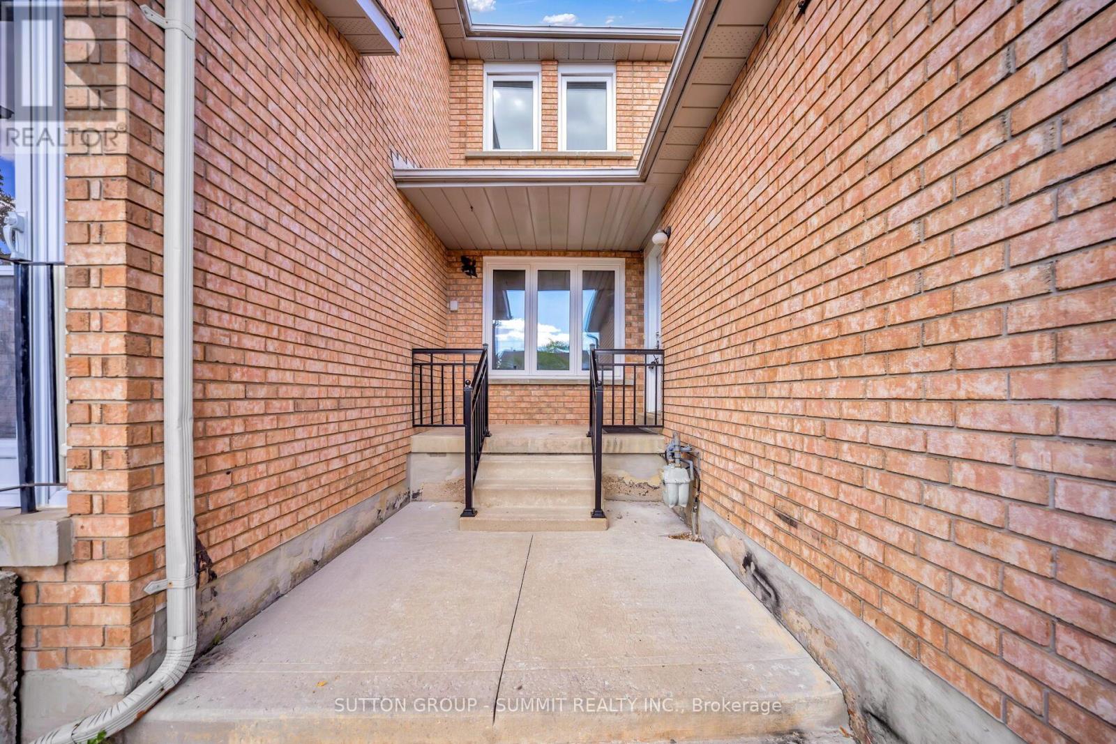45 Cutters Crescent, Brampton, Ontario  L6Y 4M2 - Photo 5 - W13759434