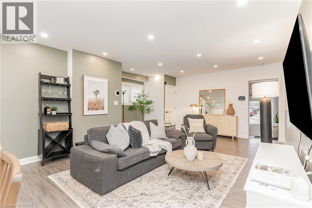 4 ROBINS Avenue, Hamilton, Ontario