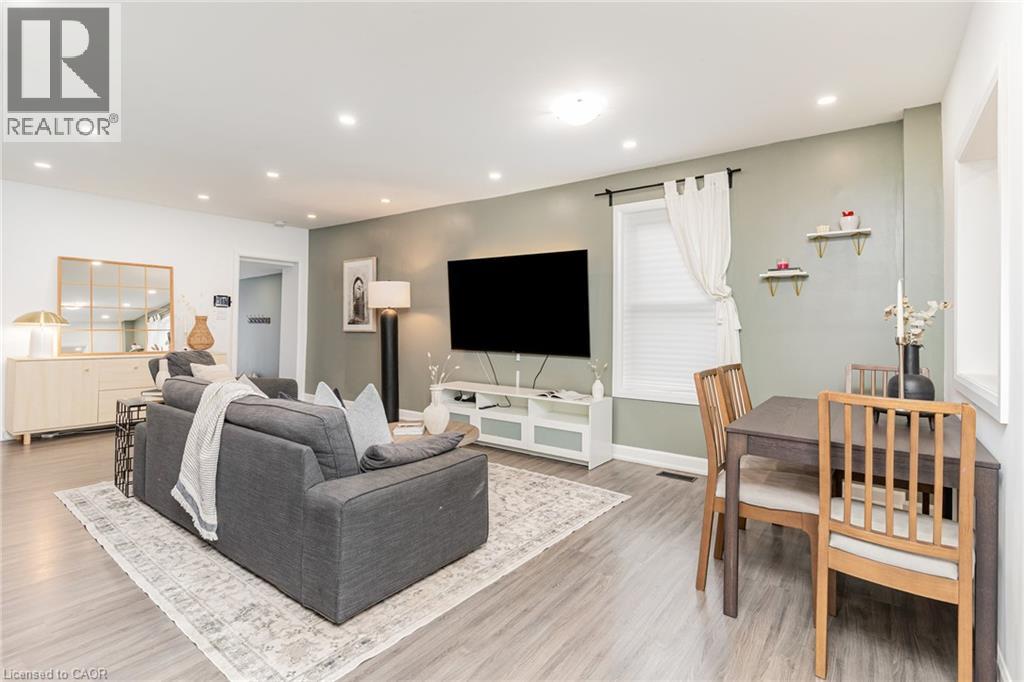 4 Robins Avenue, Hamilton, Ontario  L8H 4M6 - Photo 2 - 40861663