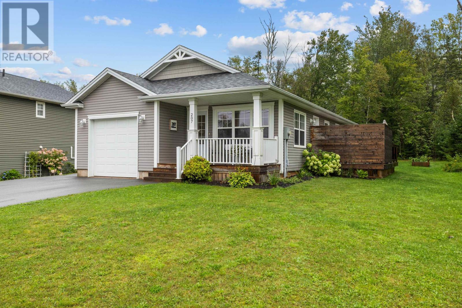 207 Hollis Avenue, Stratford, Prince Edward Island  C1B 4A1 - Photo 1 - 202622758