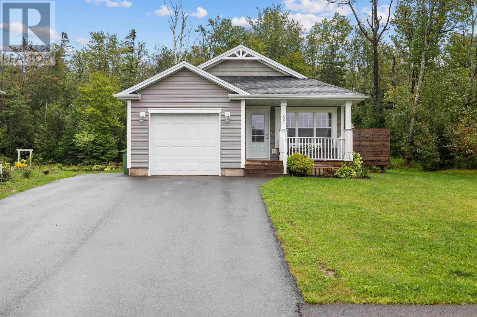 207 Hollis Avenue, Stratford, Prince Edward Island  C1B 4A1 - Photo 3 - 202622758