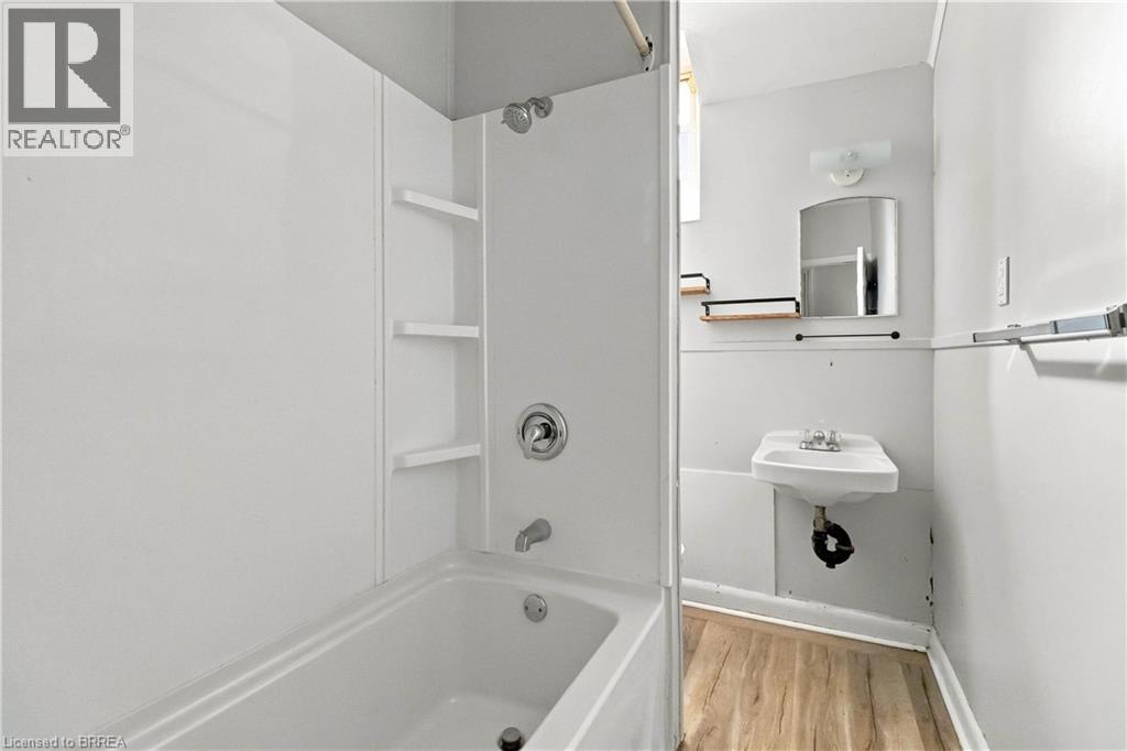 63 East Avenue Unit# Upper, Brantford, Ontario  N3S 3L5 - Photo 11 - 40861329