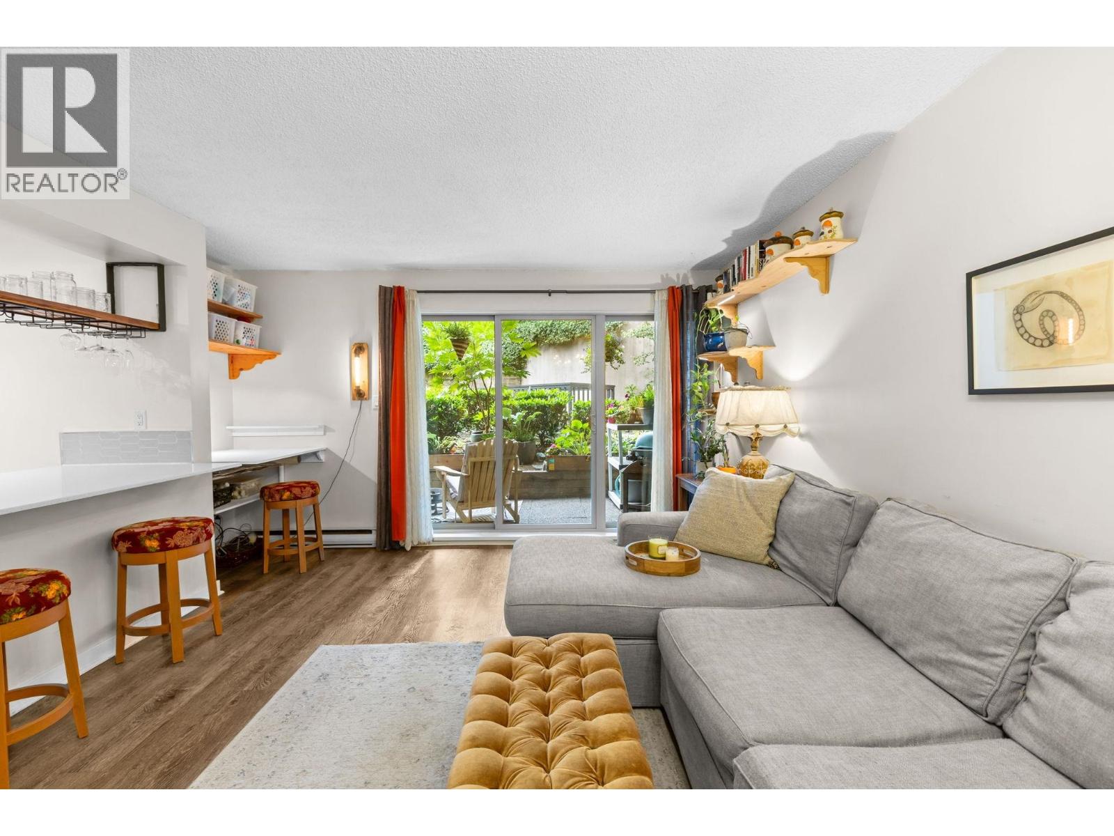 210 9867 Manchester Drive, Burnaby, British Columbia  V3N 4P6 - Photo 2 - R3162353