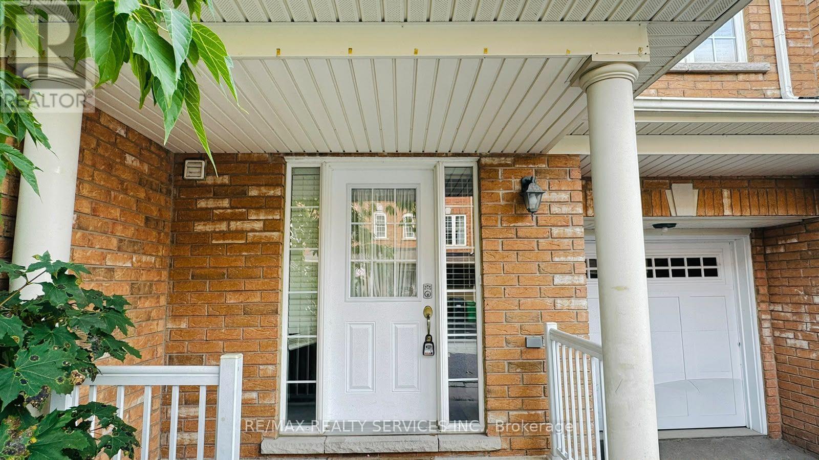 12 Urbana Road, Brampton, Ontario  L6Y 0R6 - Photo 2 - W13755214