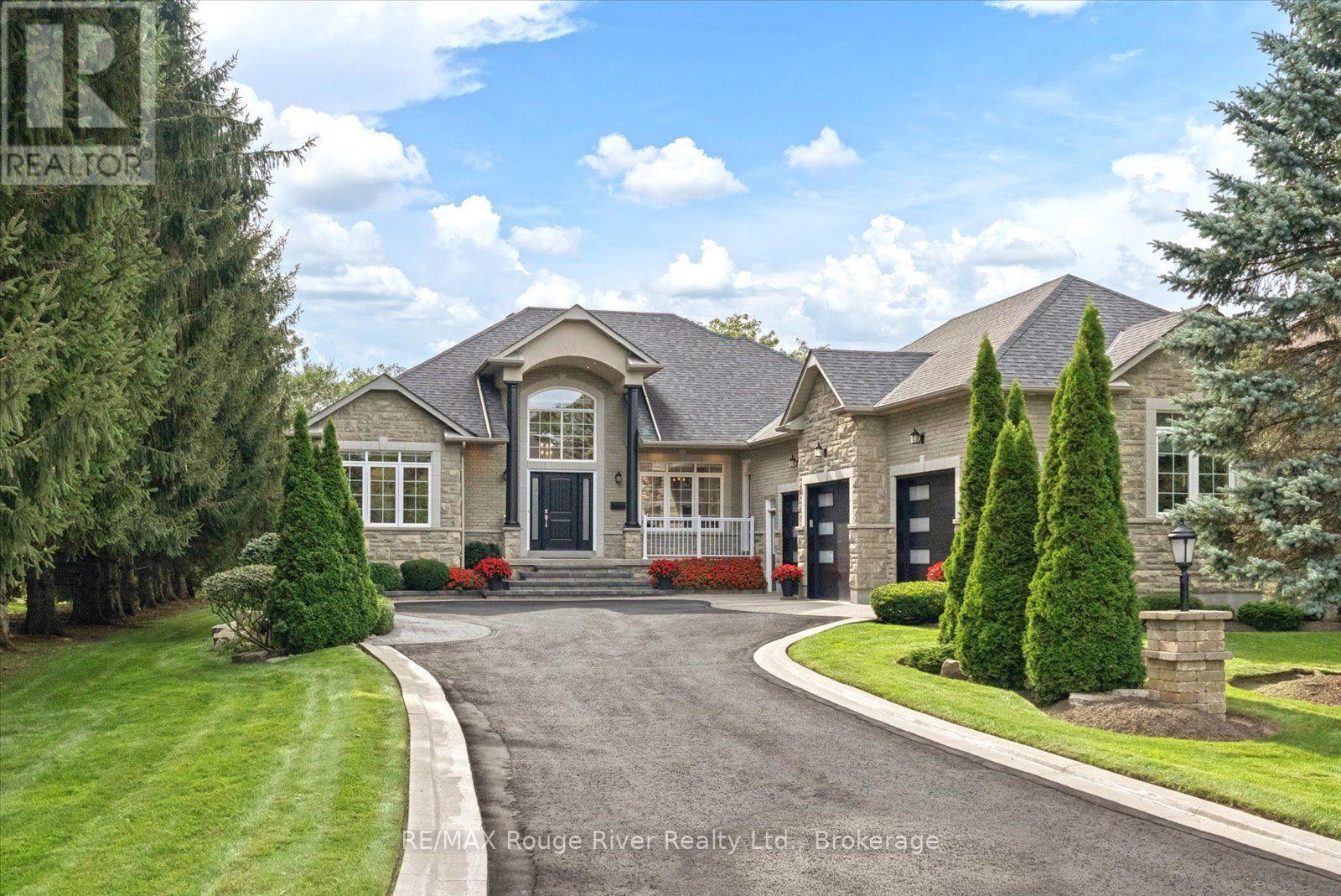 26 HANOVER COURT, Whitby, Ontario