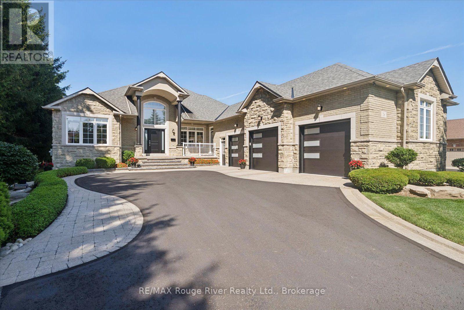 26 Hanover Court, Whitby, Ontario  L1N 7J2 - Photo 3 - E13759738