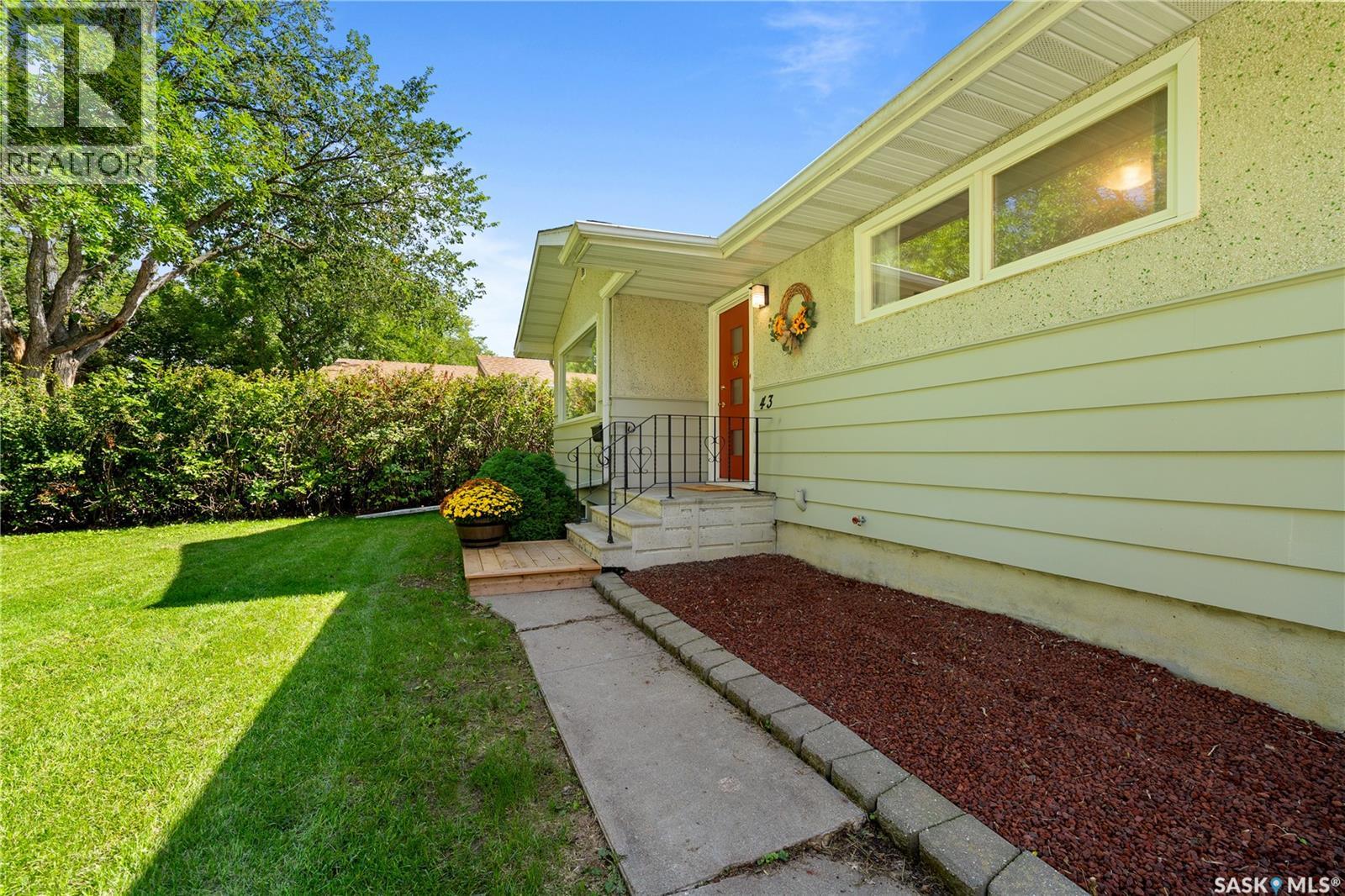 43 Cowburn Crescent, Regina, Saskatchewan  S4S 5R9 - Photo 3 - SK047614