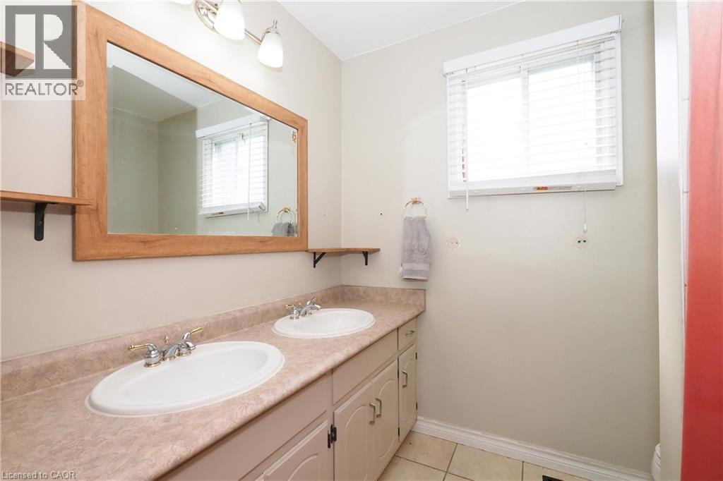 870 Strasburg Road, Kitchener, Ontario  N2E 2K4 - Photo 27 - 40859569