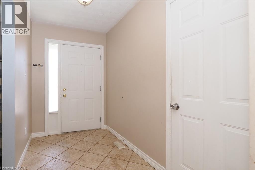 870 Strasburg Road, Kitchener, Ontario  N2E 2K4 - Photo 5 - 40859569