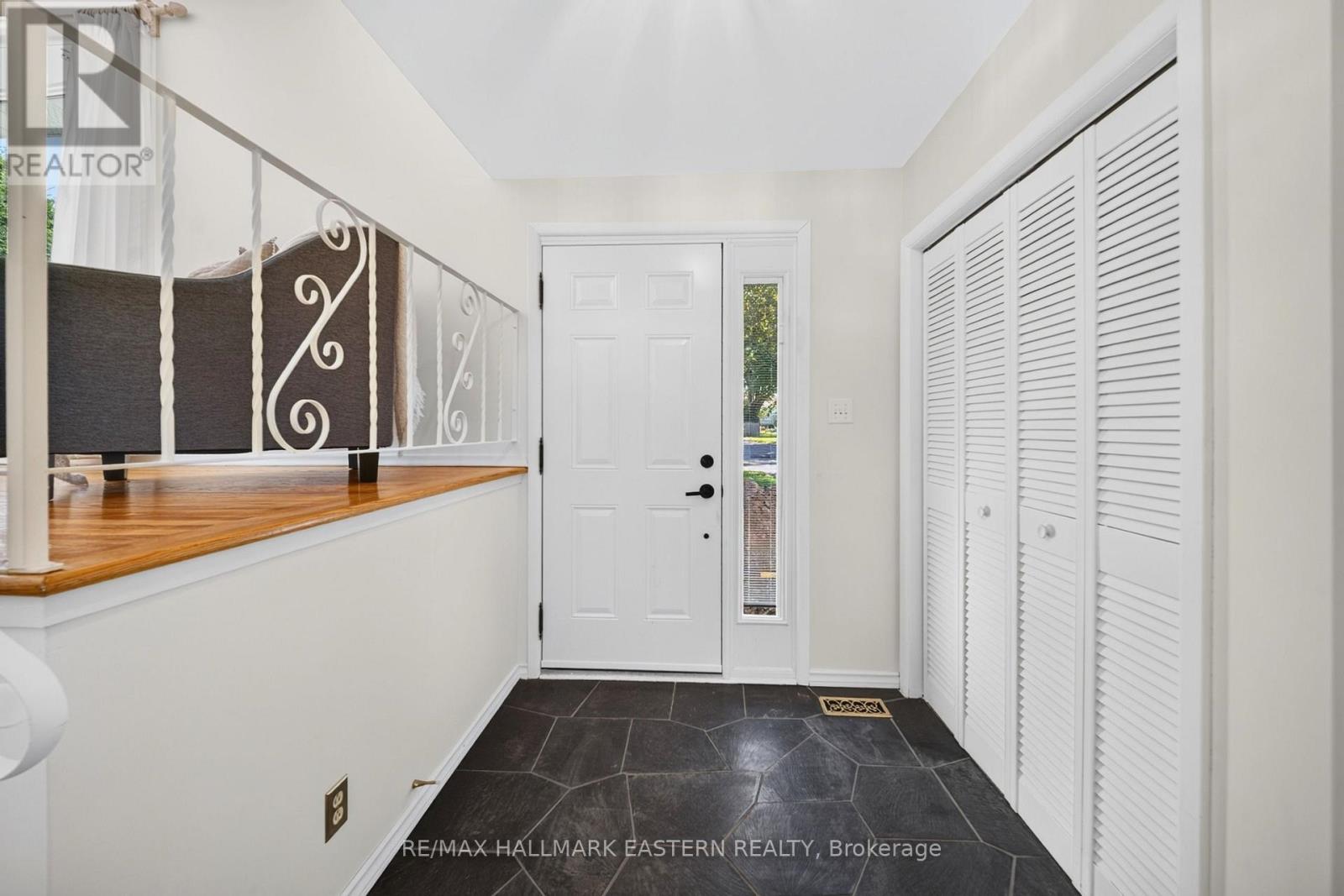 1337 Franklin Drive W, Peterborough, Ontario  K9H 6Z5 - Photo 3 - X13759826